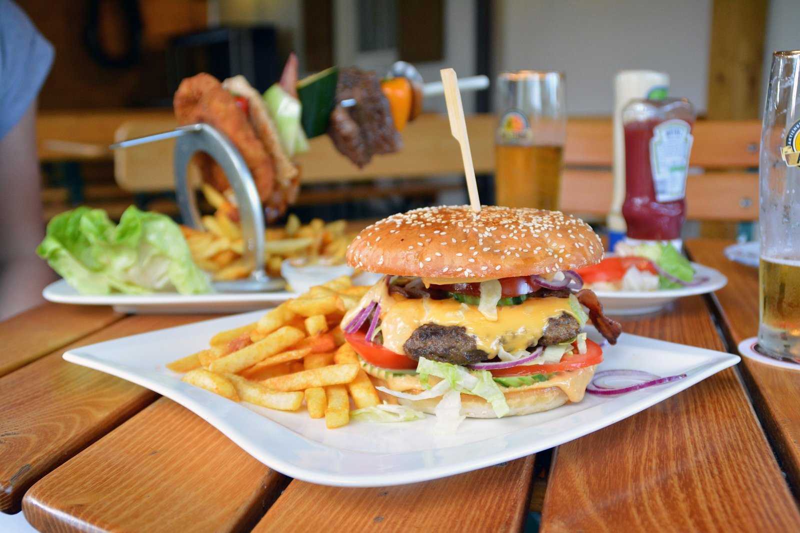 Halal Friendly Fast Food Chains in Spain: Quick & Pork-Free Bites